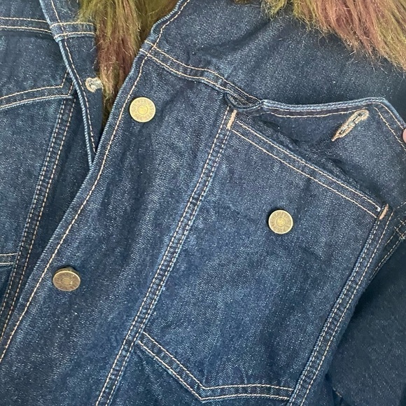 BDG Urban Outfitters Denim trucker w/ faux fur. Size
Medium/ Large - Picture 10 of 15